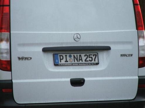 Nálunk ciki lenne ez a rendszám . . .