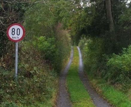 Kemény lehet itt 80-al pirítani :P