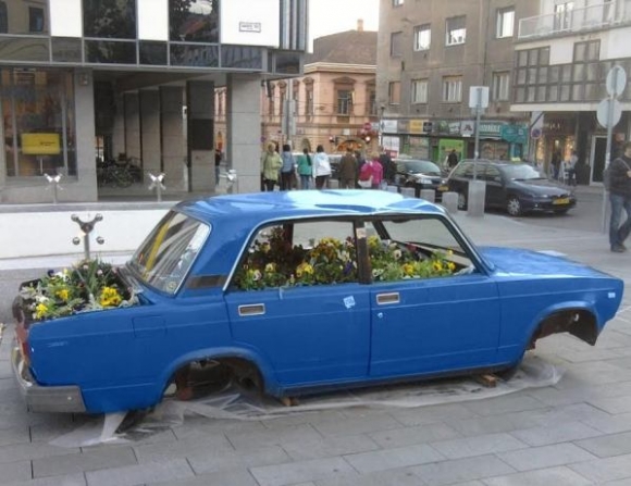 Lada, mint virágtartó