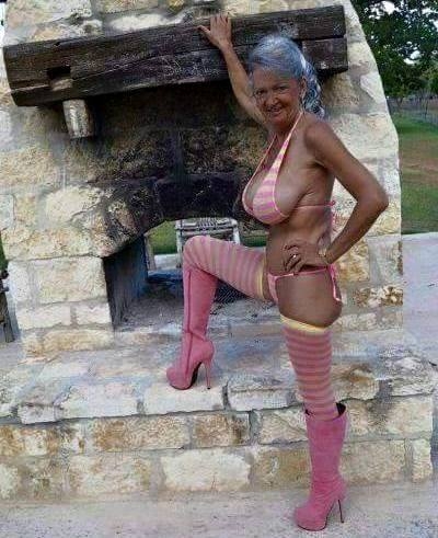 Egy lesifotó Zsanettről, 5-kor a kútnál