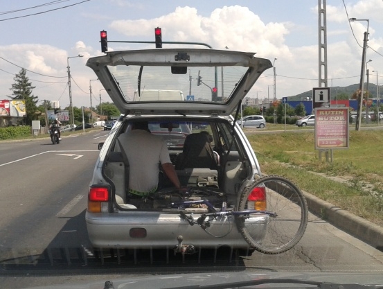 Ma Kazincbarcikán látták a szállítót...