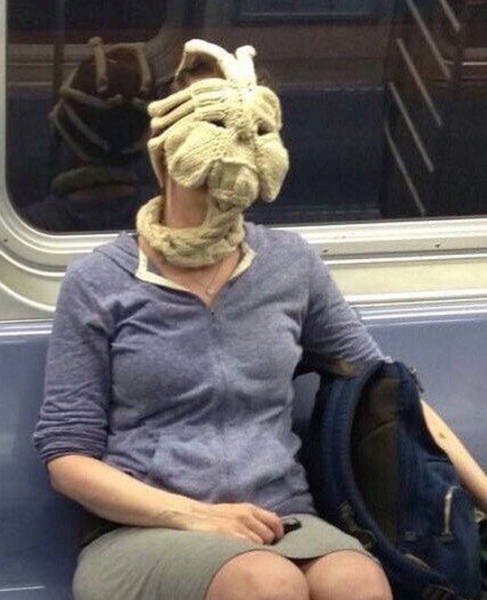 Eközben a metrón...