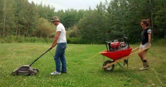 Amikor veszel 100-ér egy akkus fűnyírót, de...