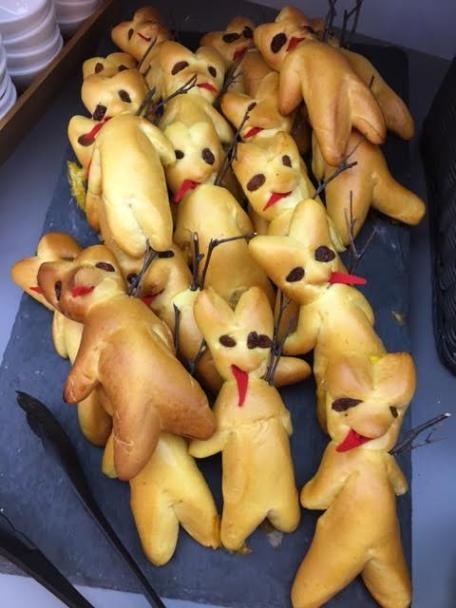 Megjöttek a Krampuszok a bécsi reptérre