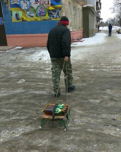 Leugrott a kisboltba, egy kis utánpótlásért