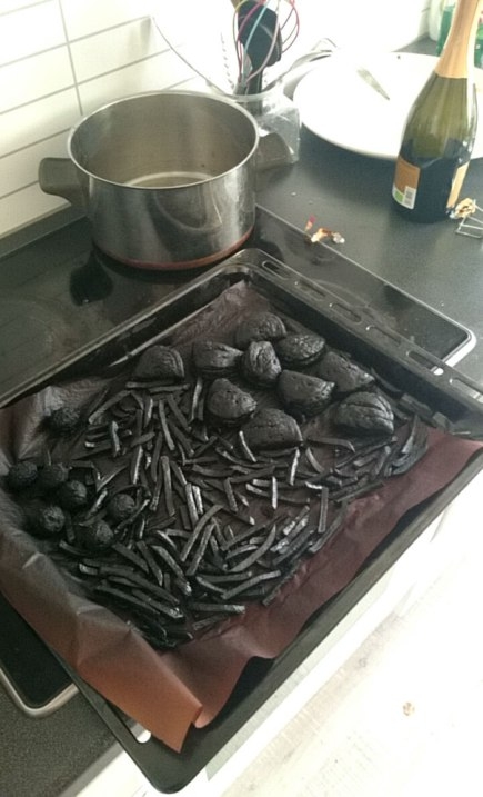 Emberünk részegen állt neki sütni...