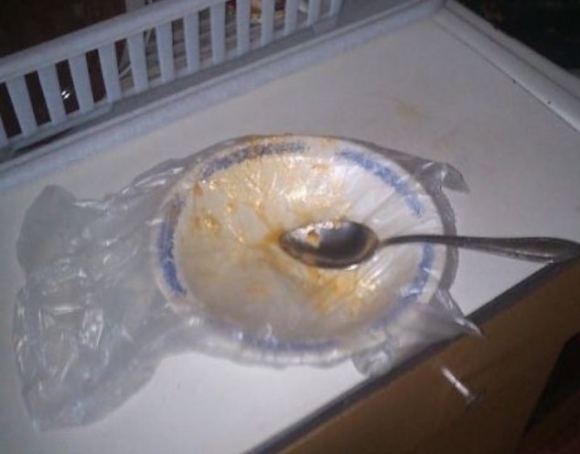 Nem volt kedve mosogatni...