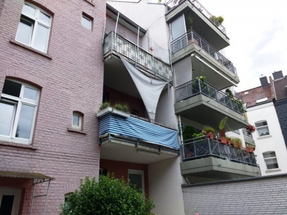 Valaki vitorlát bontott