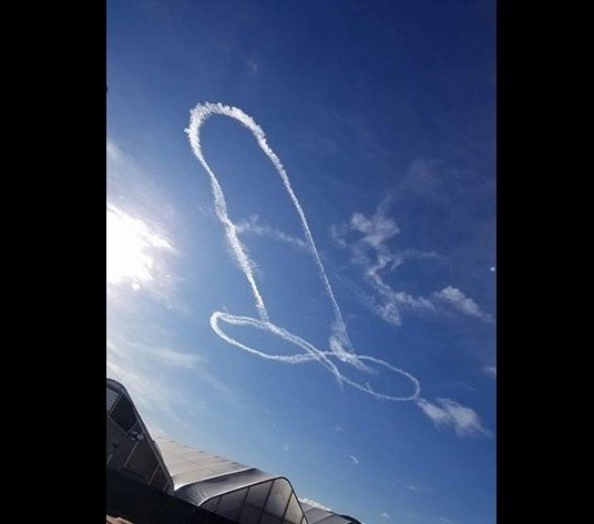 Amikor egy pilóta akarja a világ tudtára adni,