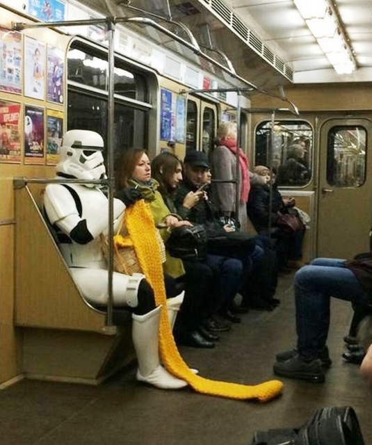 Eközben a metrón