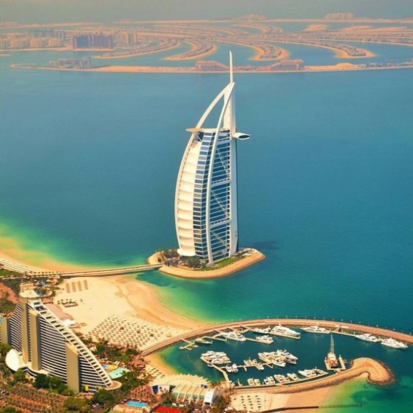 Lehetnék most itt is...