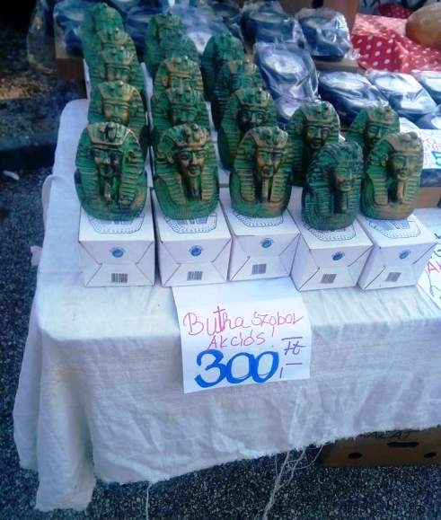 Eközben a győri piacon