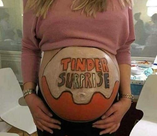 Ez is lehet egy szombati tinderezésből