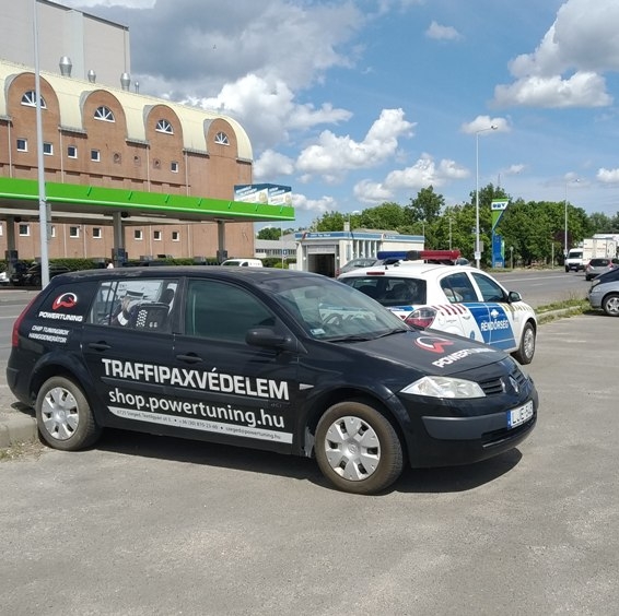 Ki véd kit?