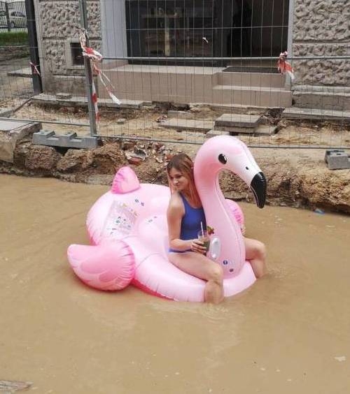 Nem bírta kivárni, amíg kinyit a strand