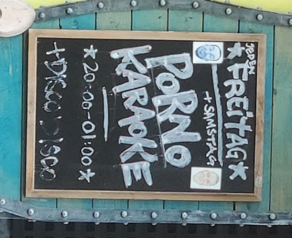 Ezt Berlinben láttam ma a villamosról...